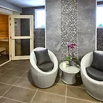 Logis Restaurant & Au Comte D'ornon Hotel 3*