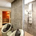 Logis Restaurant & Au Comte D'ornon Hotel