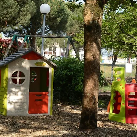 Logis Restaurant & Au Comte D'ornon Otel