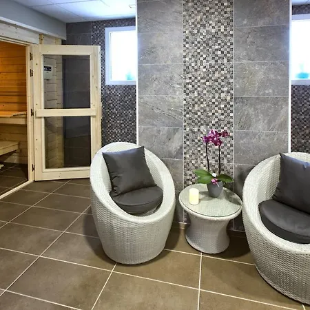 Logis Restaurant & Au Comte D'ornon Otel 3*