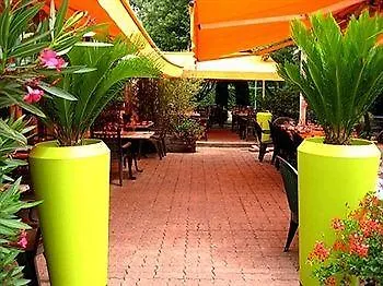 فندق Logis Restaurant & Au Comte D'ornon 3*