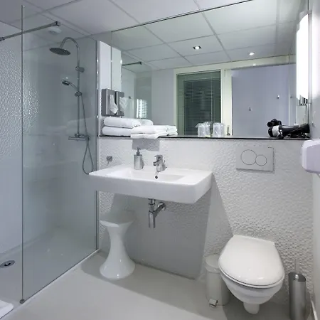 Otel Logis Restaurant & Au Comte D'ornon 3*