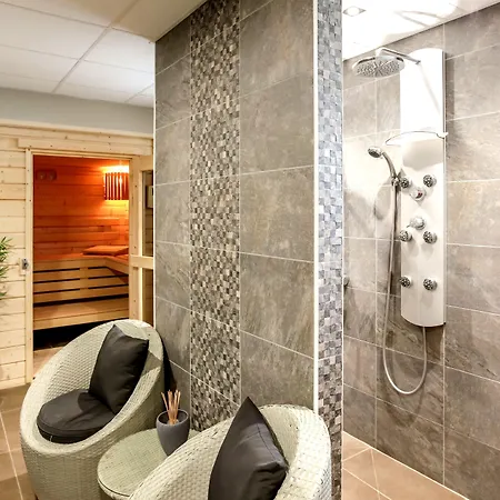 Logis Restaurant & Au Comte D'ornon Otel