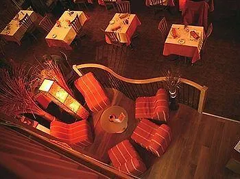 Logis Restaurant & Au Comte D'ornon فندق 3*