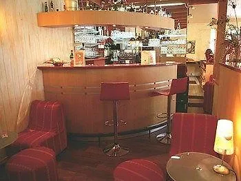 فندق Logis Restaurant & Au Comte D'ornon