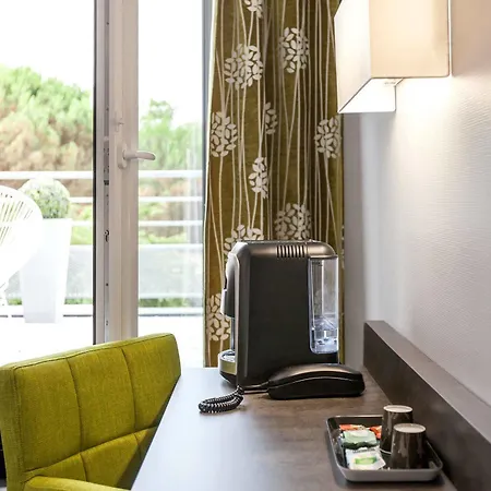 فندق Logis Restaurant & Au Comte D'ornon 3*