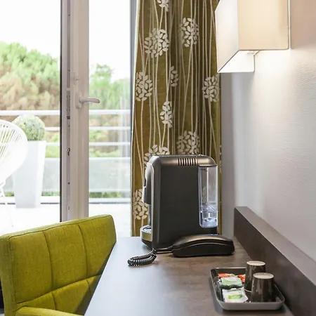 Otel Logis Restaurant & Au Comte D'ornon 3*