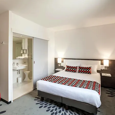 فندق Logis Restaurant & Au Comte D'ornon 3*