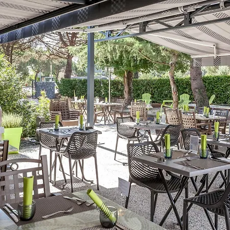 فندق Logis Restaurant & Au Comte D'ornon جرادينيا