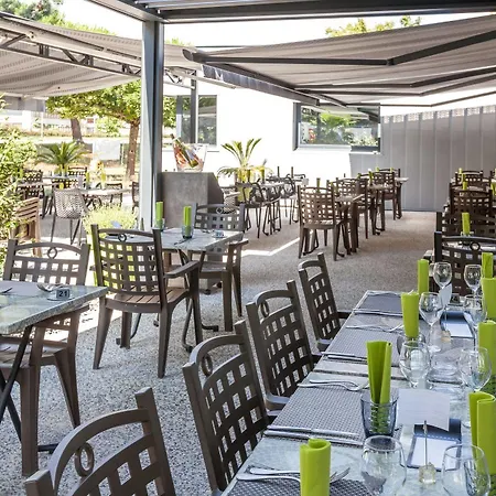 Logis Restaurant & Au Comte D'ornon فندق 3*