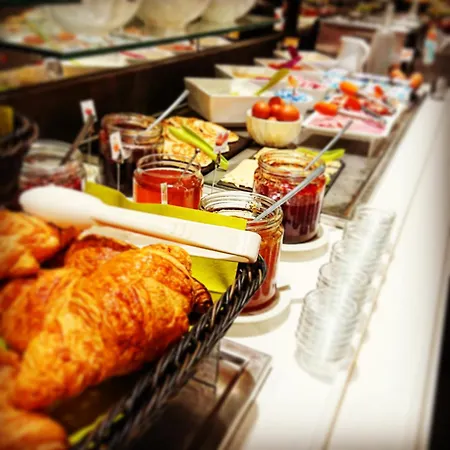 Logis Restaurant & Au Comte D'ornon Otel