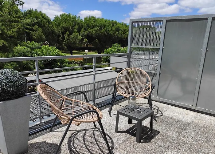 Logis Restaurant & Au Comte D'ornon Hotel 3*