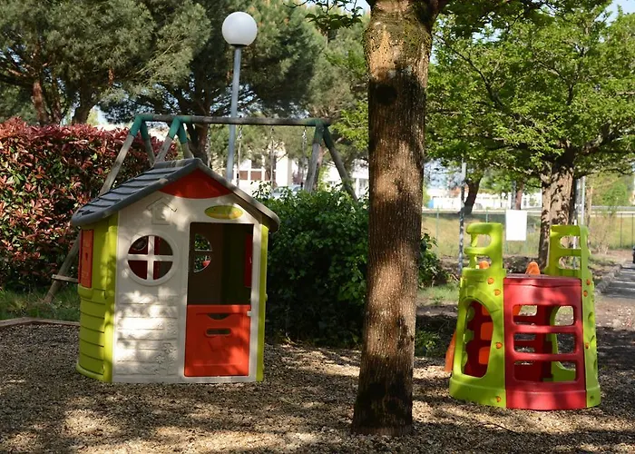 Logis Restaurant & Au Comte D'ornon Hotel