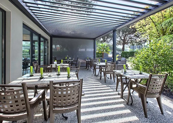 Hotel Logis Restaurant & Au Comte D'ornon