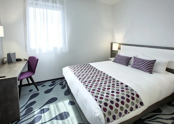 Logis Restaurant & Au Comte D'ornon Hotel