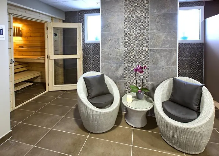 Logis Restaurant & Au Comte D'ornon Hotel 3*