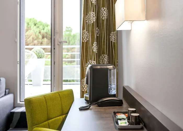 Logis Restaurant & Au Comte D'ornon Hotel