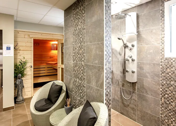 Logis Restaurant & Au Comte D'ornon Hotel