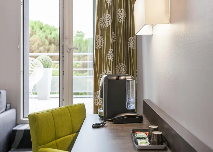 Hotel Logis Restaurant & Au Comte D'ornon 3*