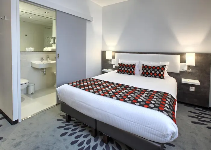 Logis Restaurant & Au Comte D'ornon Hotel