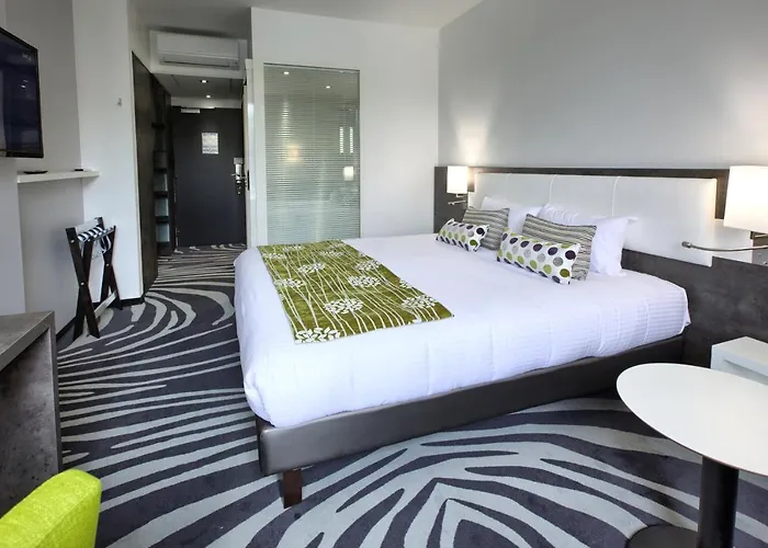 Hotel Logis Restaurant & Au Comte D'ornon